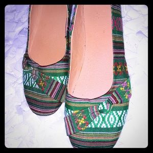 🌹Fun Slip on Shoes . Like new size 8